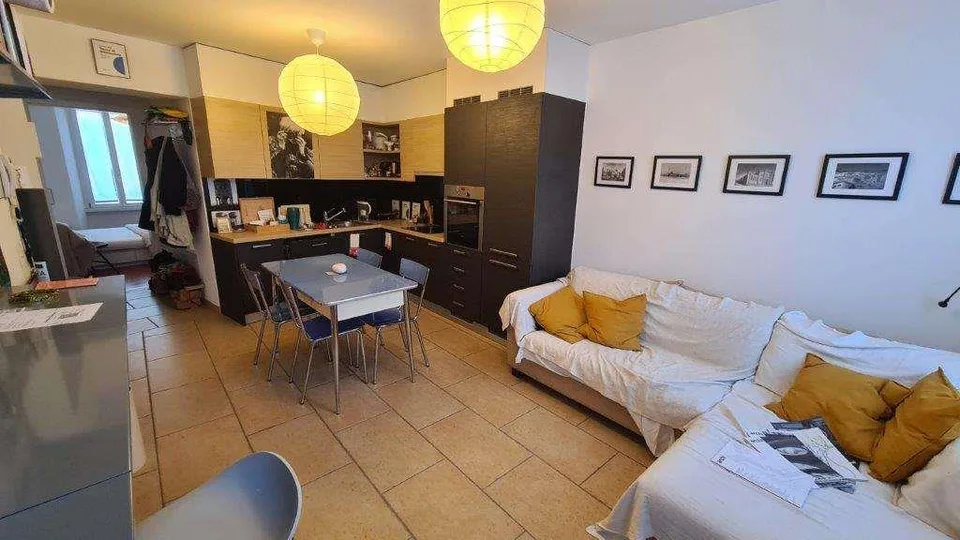 MENDRISIO CENTRE: APPARTEMENT 2.5 PIÈCES TRÈS CONVENABLE EN ZONE PIÉTONNE
