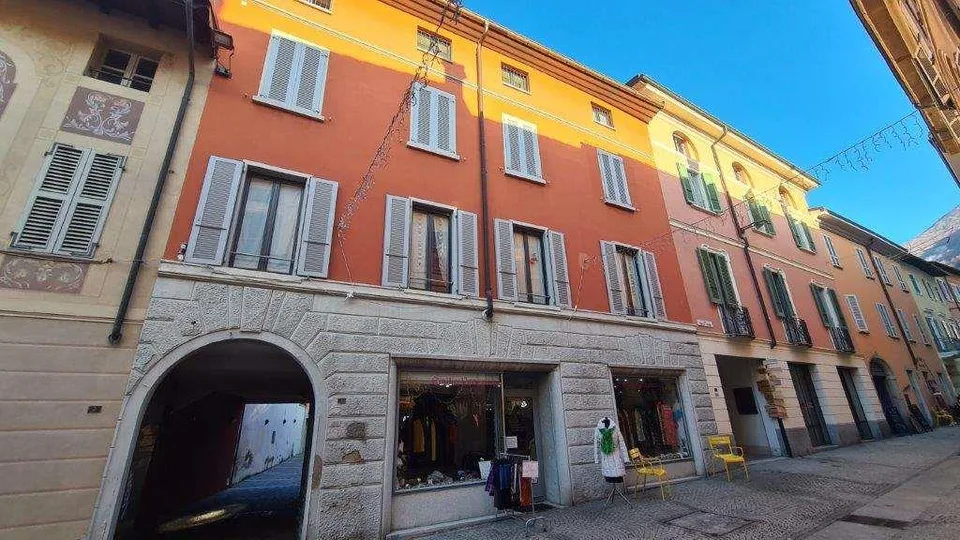 MENDRISIO CENTRE: APPARTEMENT 2.5 PIÈCES TRÈS CONVENABLE EN ZONE PIÉTONNE