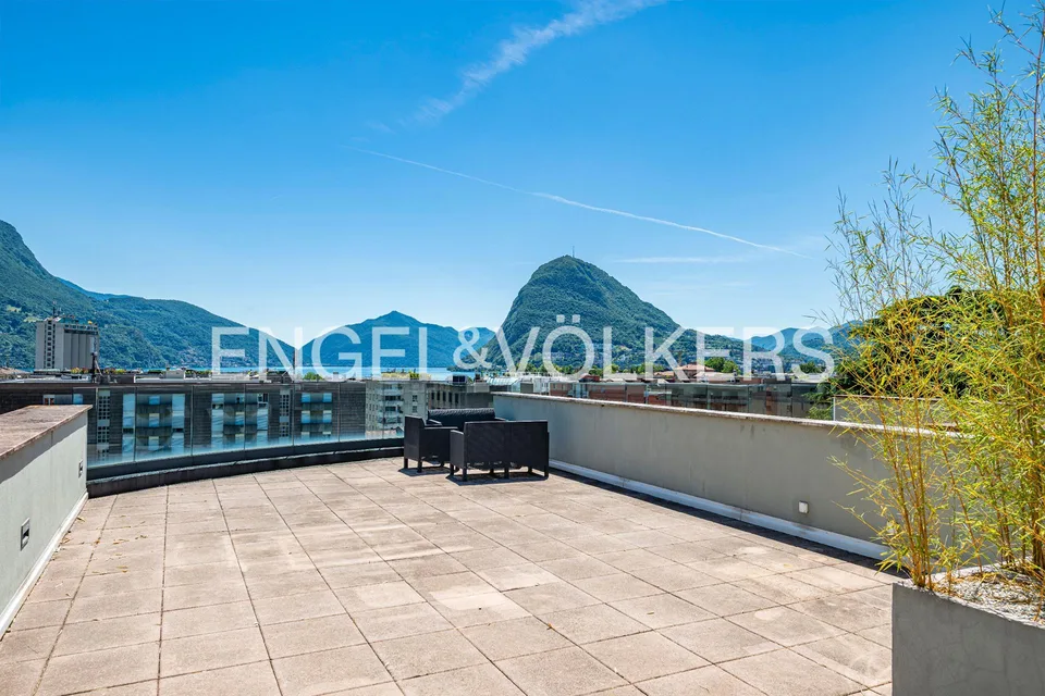 Wunderschöne Dachterrasse mit Seeblick