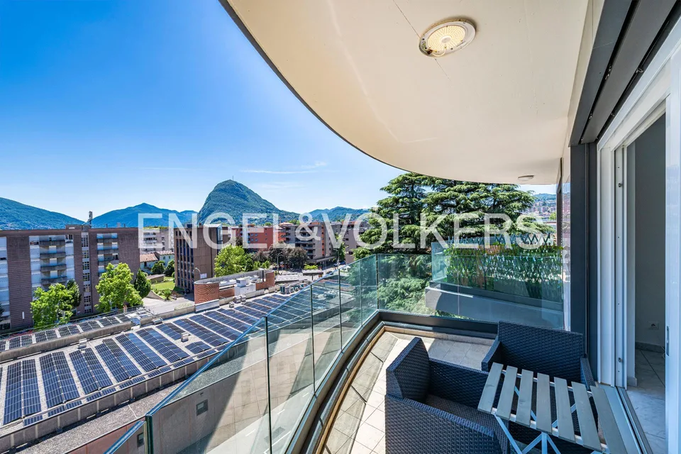 Wunderschöne Dachterrasse mit Seeblick