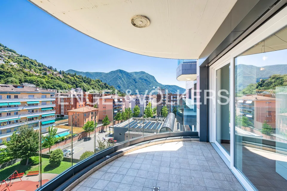 Meravigliosa terrazza rooftop con vista lago – foto 7 di 13