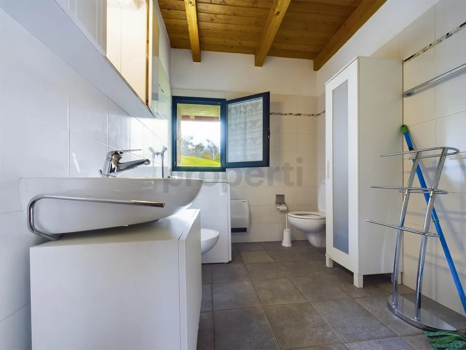 Maison unifamiliale fascinante avec vue à couper le souffle et 6 pièces à Dalpe – photo 12 sur 15