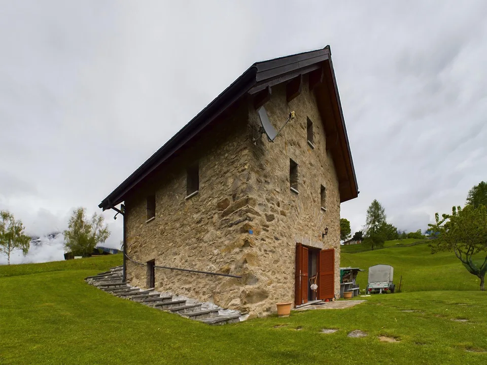 Vendesi affascinante casa unifamiliare con vista mozzafiato con 6 l...