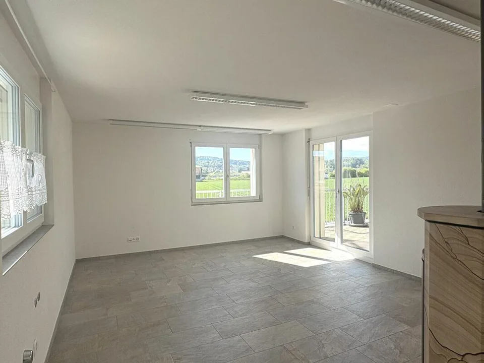 Vivere con vista: casa unifamiliare spaziosa con appartamento per anziani