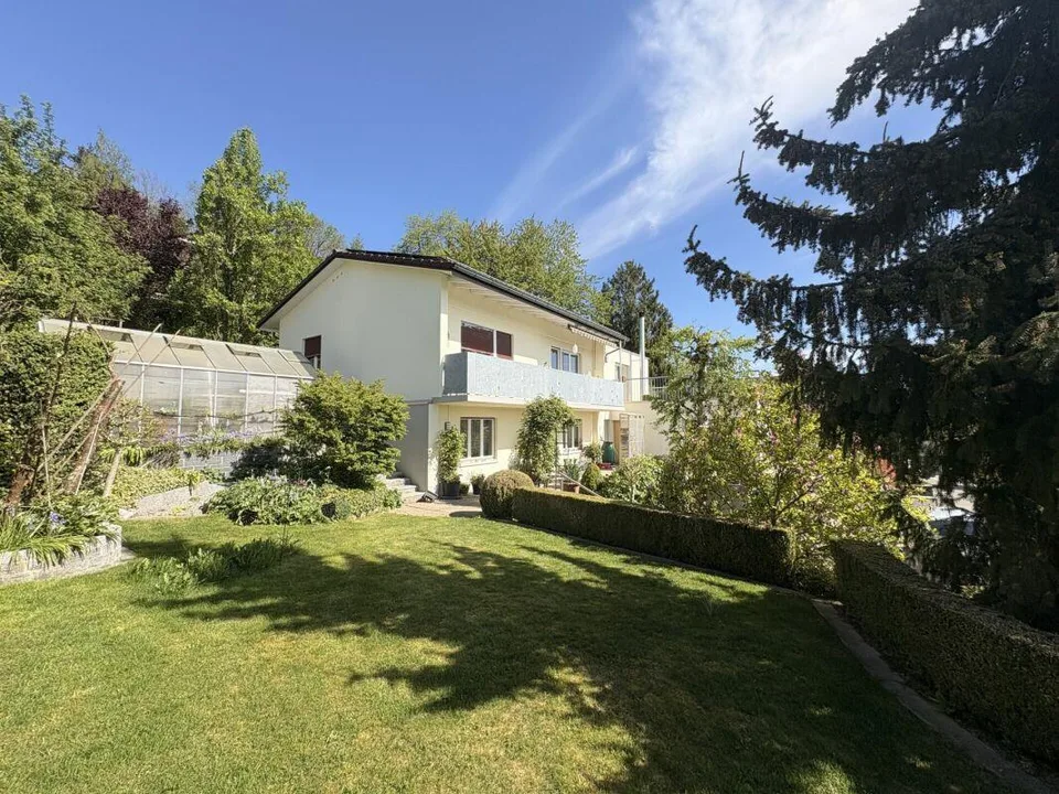 Wohnen mit Weitsicht: Grosszügiges Einfamilienhaus mit Einliegerwoh...