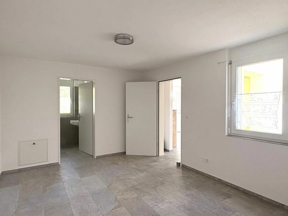 Vivere con vista: casa unifamiliare spaziosa con appartamento per anziani