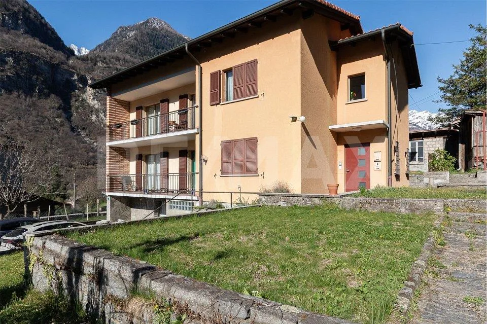 Casa bifamiliare ristrutturata