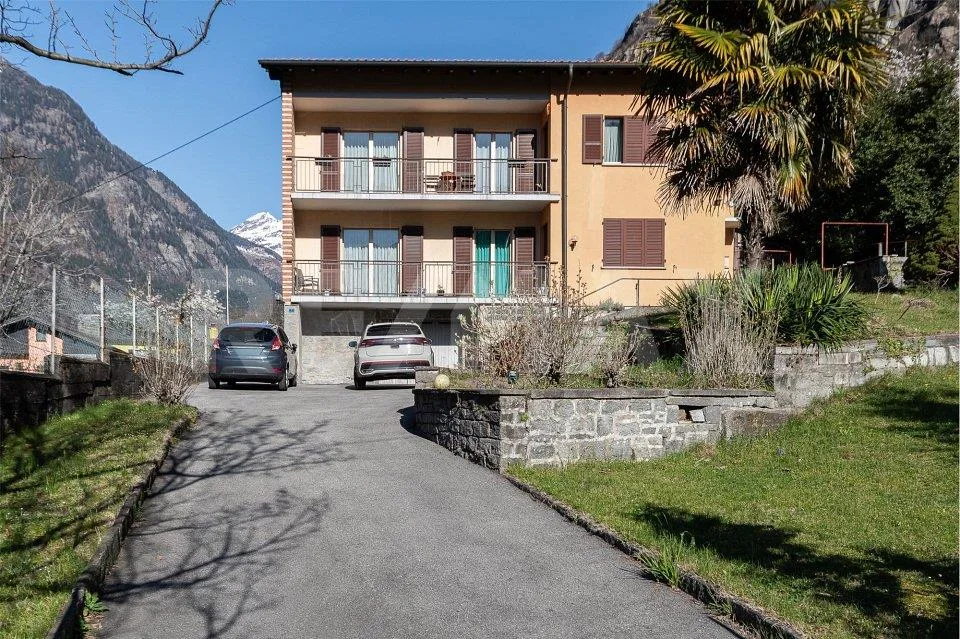 Casa bifamiliare ristrutturata