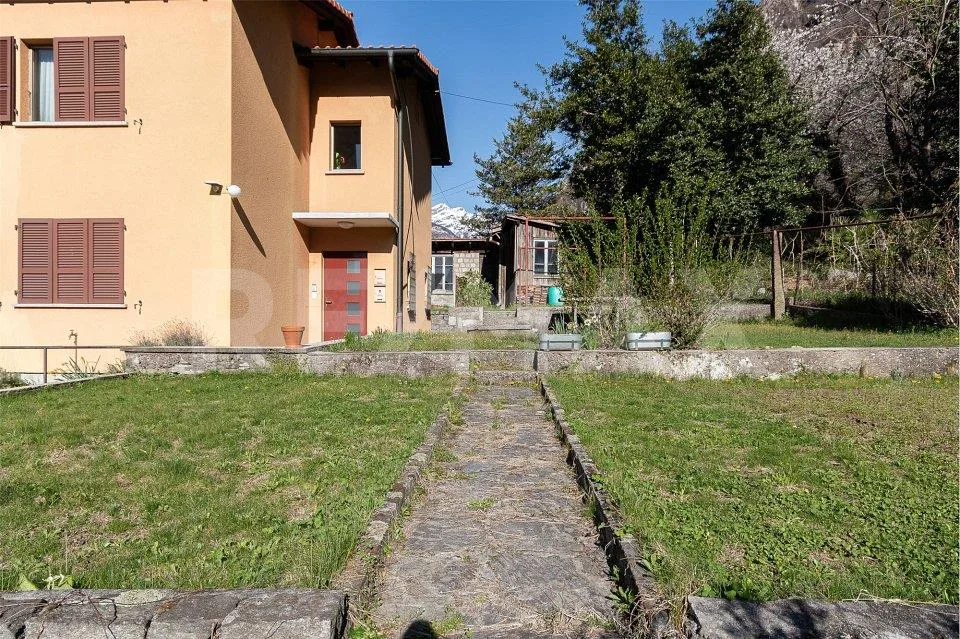 Casa bifamiliare ristrutturata