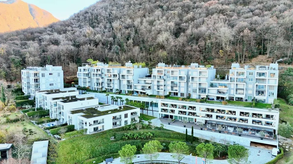 Moderno Attico con Vista sul Lago di Lugano e sulle Montagne