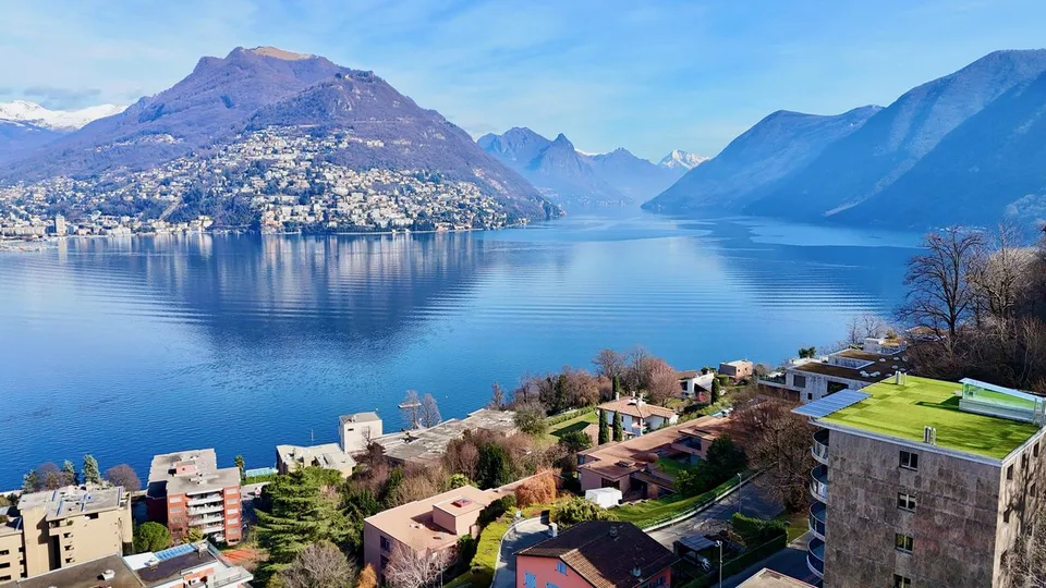 Moderno Attico con Vista sul Lago di Lugano e sulle Montagne