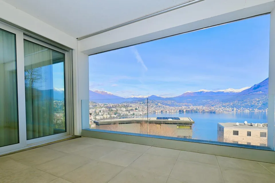 Moderno Attico con Vista sul Lago di Lugano e sulle Montagne