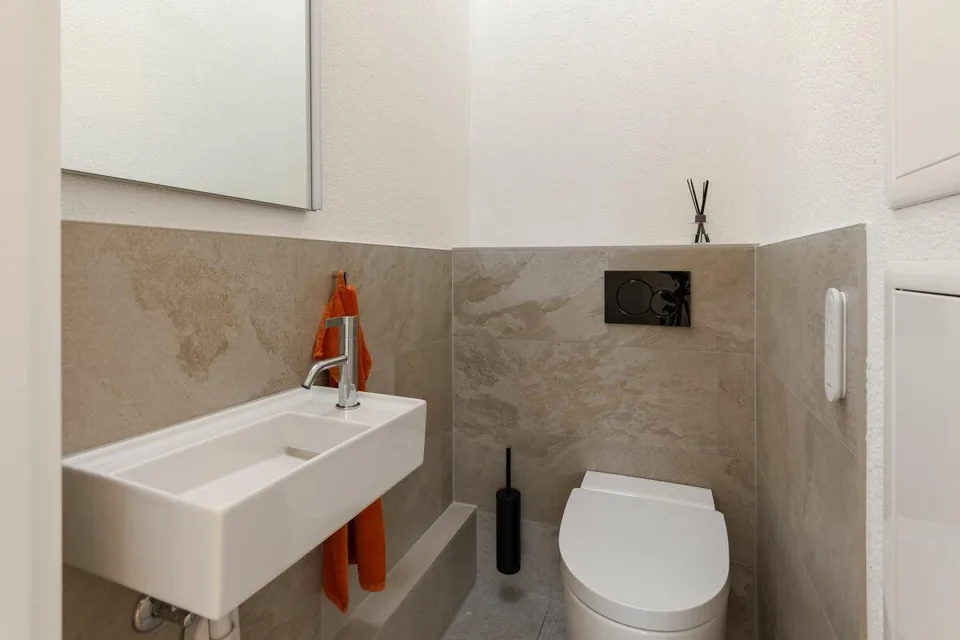 Appartamento mansardato di 5 1/2 locali ristrutturato di alta qualità nel cuore di Hünenberg – foto 18 di 20