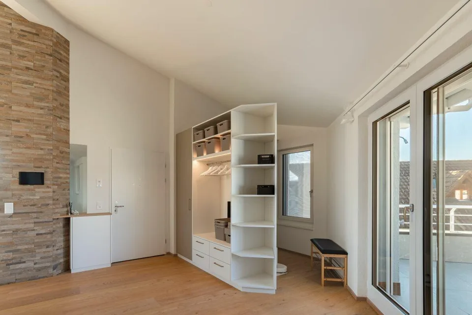 Appartamento mansardato di 5 1/2 locali ristrutturato di alta qualità nel cuore di Hünenberg – foto 6 di 20