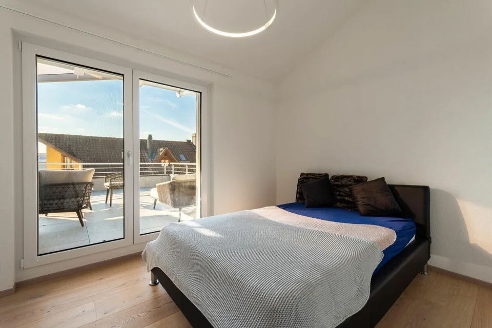 Appartamento mansardato di 5 1/2 locali ristrutturato di alta qualità nel cuore di Hünenberg – foto 12 di 20