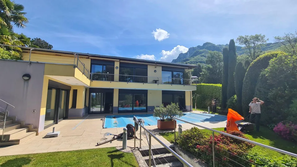 Villa Luganese: Un’oasi di rara eleganza e assoluta riservatezza