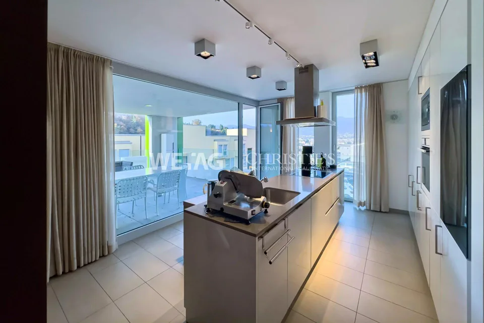 Attractive 4.5 room apartment in Lugano-Pazzallo for sale, second home possible