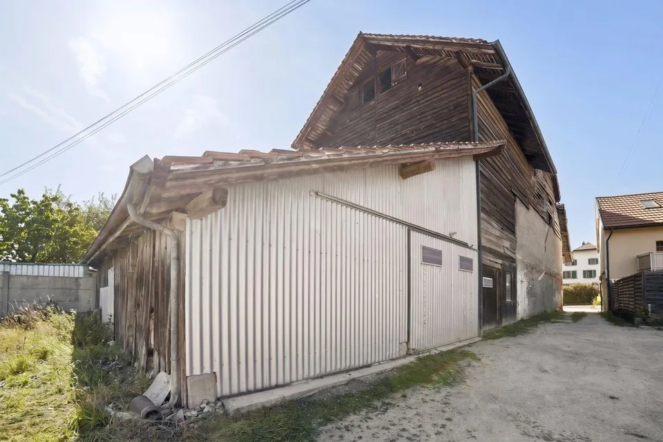 Grange à rénover avec de beaux volumes et potentiel de transformati...