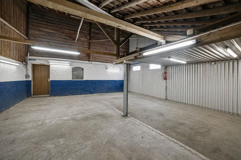 Grange à rénover avec de beaux volumes et potentiel de transformation en plusieurs appartements