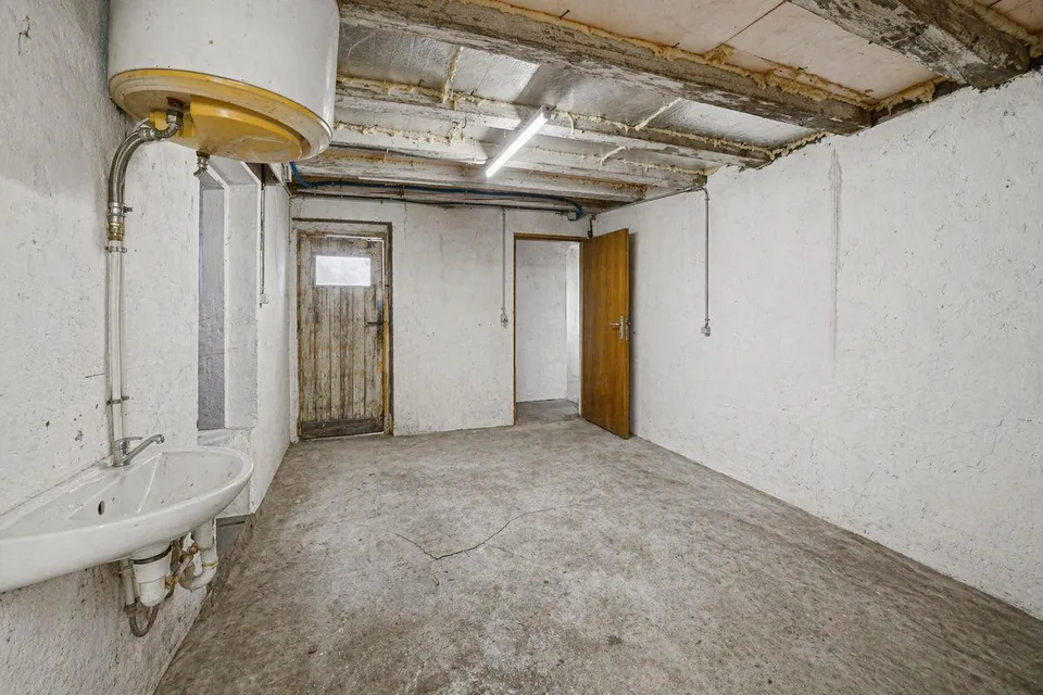 Grange à rénover avec de beaux volumes et potentiel de transformation en plusieurs appartements