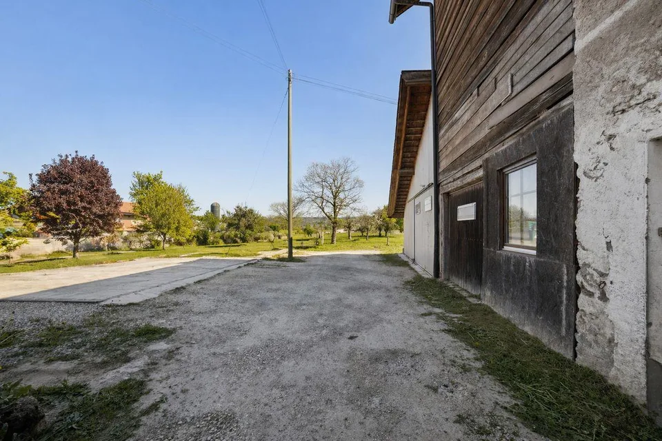 Scheune zur Renovierung mit schönen Volumina und Potenzial für die Umwandlung in mehrere Wohnungen – Foto 6 von 9