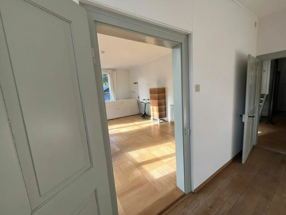 200m² - 1-2 apartments or as commercial spaces