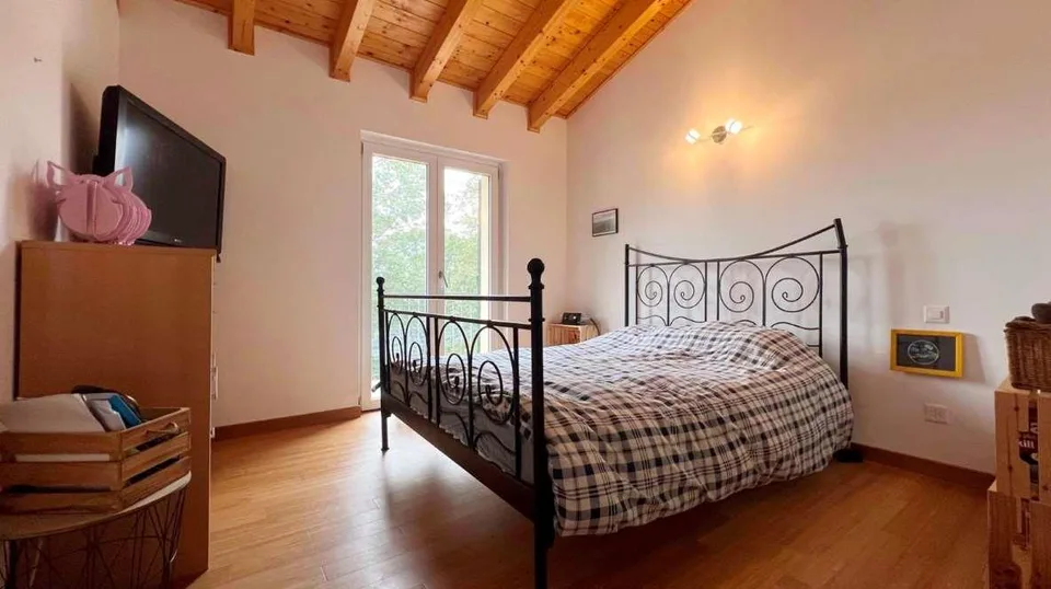 Portion of semi-detached house for SALE, 4.5 rooms