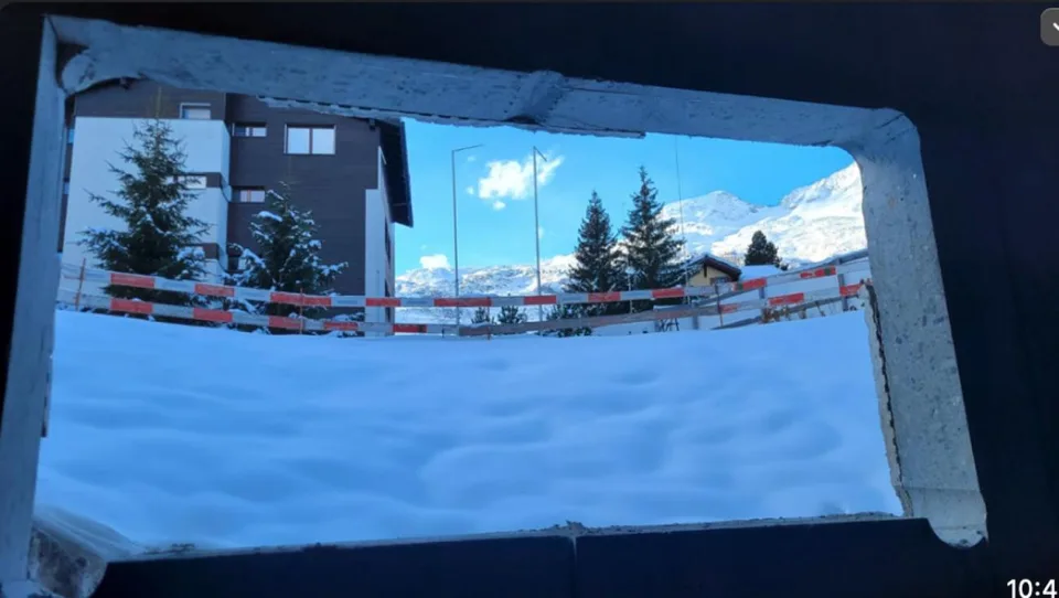 Residence du Glacier in una posizione centrale e tranquilla. T5. La vista da questo appartamento seminterrato è limitata. – foto 6 di 13