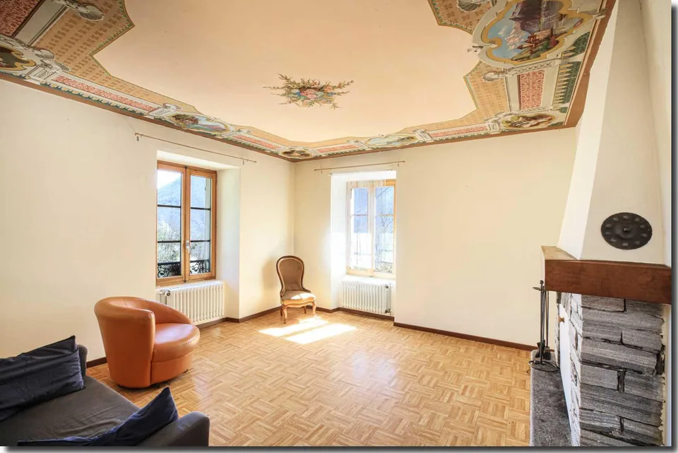Historisches Gebäude sowie freistehendes Haus – Foto 5 von 28