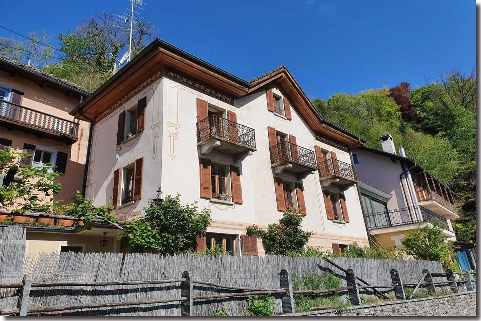 Historisches Gebäude sowie freistehendes Haus – Foto 3 von 28