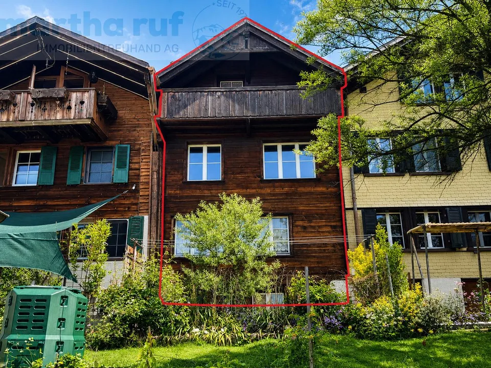 Mittelhaus mit Charme und Blick auf den See