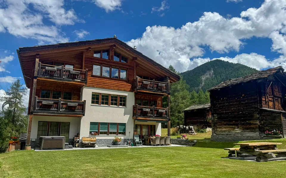 Ski-in und Ski out / 4.5 Zimmerwohnung in ruhiger Wohnlage