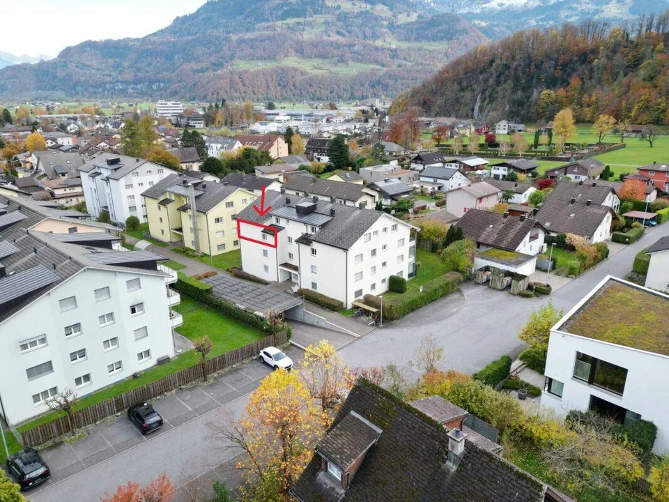 4.5-Zimmerwohnung mit Tiefgaragenplatz und Balkon an ruhiger Lage i...