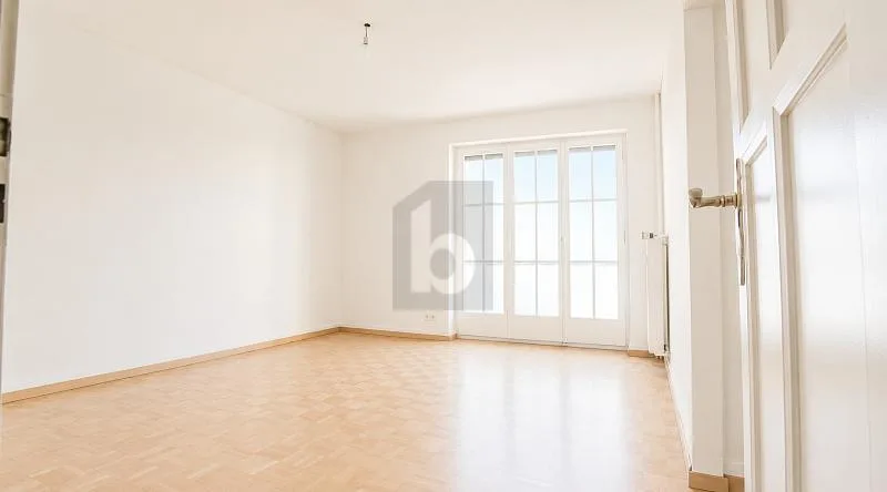 ZENTRALE LAGE, HELLE ZIMMER UND BALKON