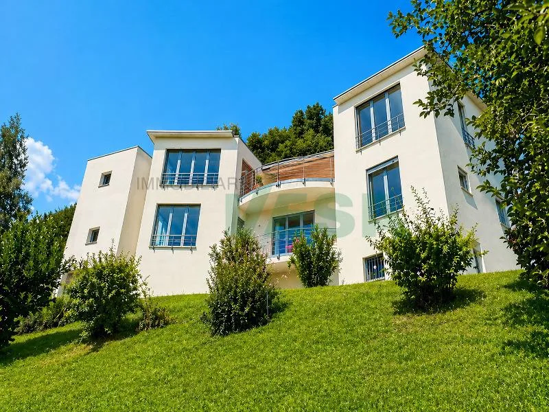 Proprietà di charme con villa, bel rustico e ampio terreno edificabile