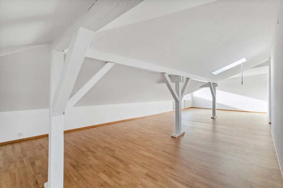Home in Breitenrain - Attic apartment with corner bathtub