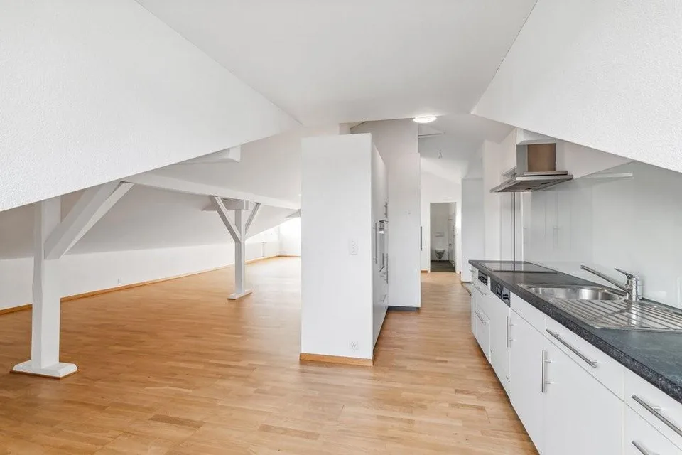 Home in Breitenrain - Attic apartment with corner bathtub