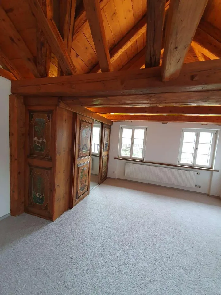 Historischer Glanz am ruhigen See