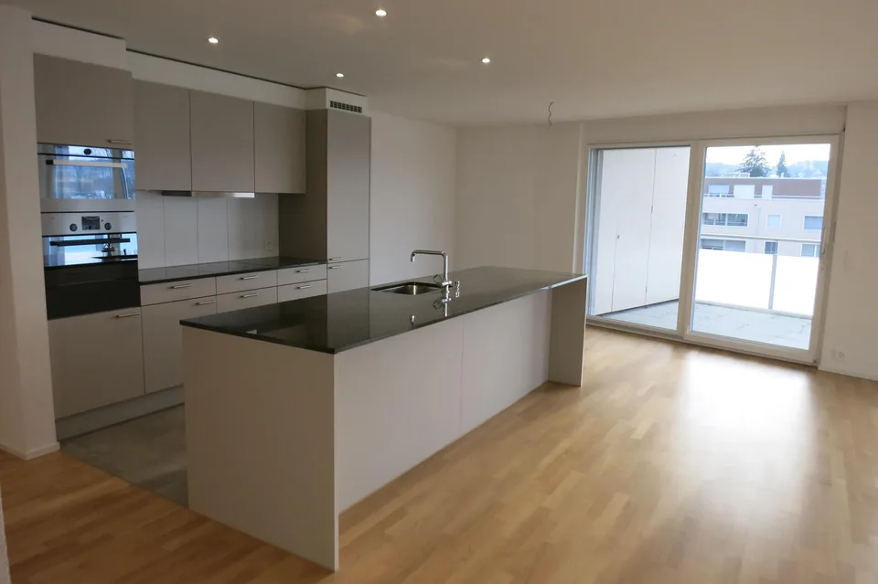 Appartamento attico attraente di 2½ locali con grande terrazza e vista panoramica a Kreuzlingen
