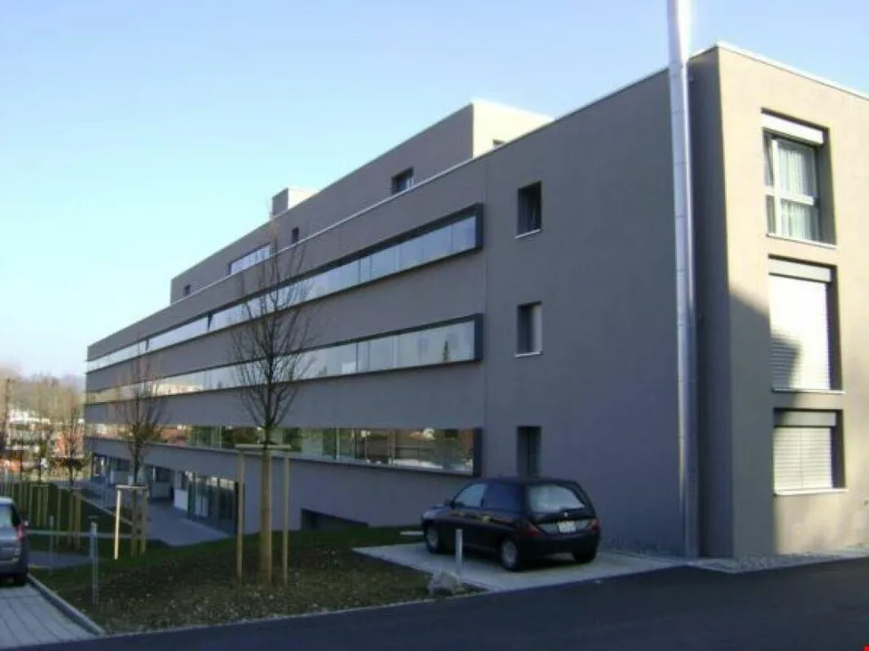 Appartamento mansardato moderno e soleggiato di 3,5 locali con grande terrazza