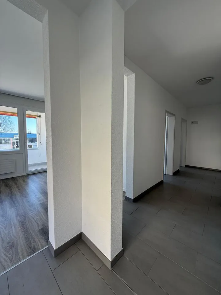 Appartement lumineux de 3,5 pièces au 1er étage avec balcon