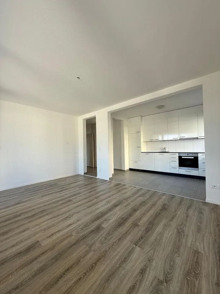 Appartement lumineux de 3,5 pièces au 1er étage avec balcon