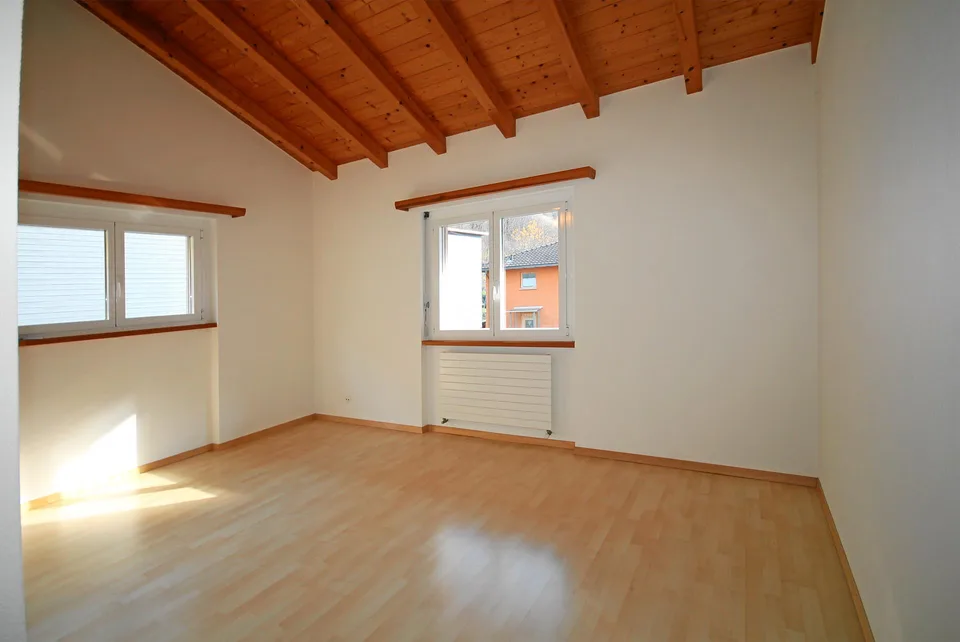 5.5-Zimmer-Maisonette-Eigentumswohnung mit Mansarde und schöner Bergsi – photo 11 sur 19