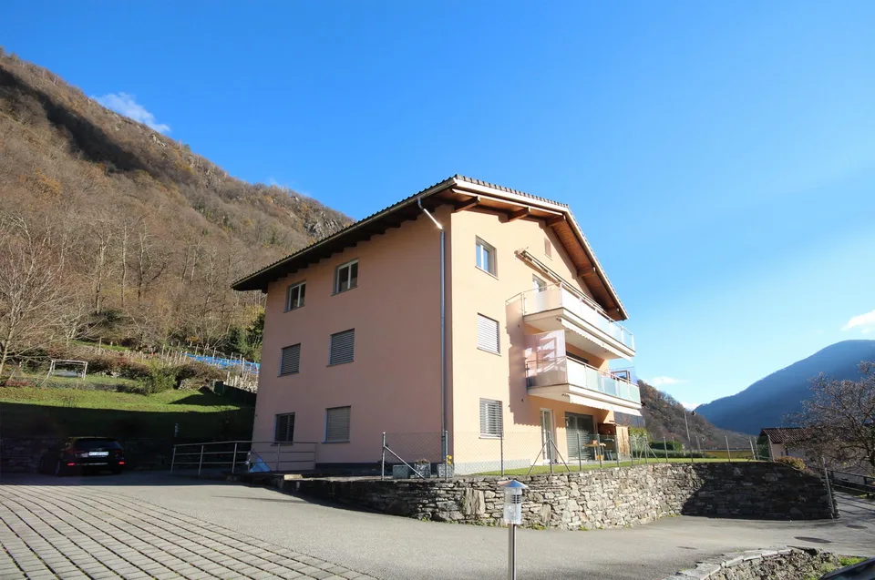 5.5-Zimmer-Maisonette-Eigentumswohnung mit Mansarde und schöner Bergsi