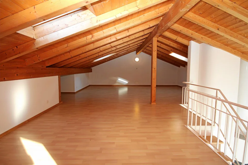 5.5-Zimmer-Maisonette-Eigentumswohnung mit Mansarde und schöner Bergsi – photo 8 sur 19