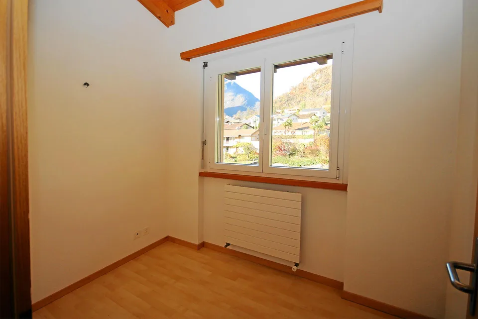 5.5-Zimmer-Maisonette-Eigentumswohnung mit Mansarde und schöner Bergsi – photo 14 sur 19