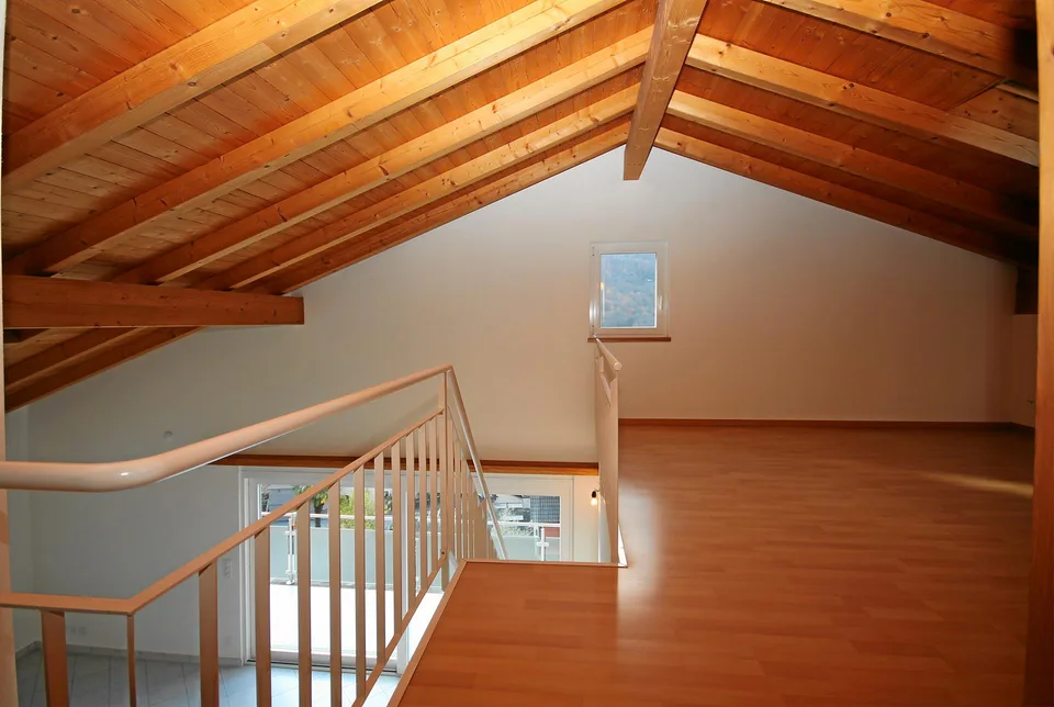 5.5-Zimmer-Maisonette-Eigentumswohnung mit Mansarde und schöner Bergsi – photo 7 sur 19