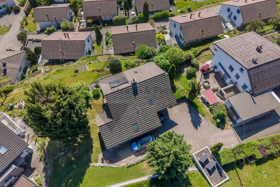 FAMILIENPARADIES MIT WEITSICHT - SONNIG, RUIG UND VOLLER MÖGLICHKEITEN
