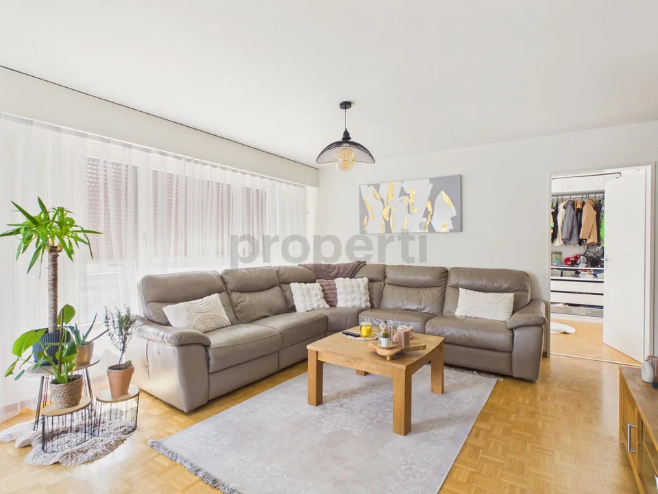 Helle 5.5-Zimmer-Wohnung mit Balkon, Tafers