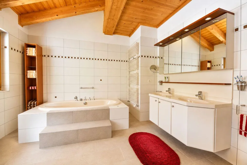Chalet der Superlative mit Wohlfühlbereich und Panoramablick mit großer unabhängiger 3,5-Zimmer-Wohnung – Foto 12 von 13